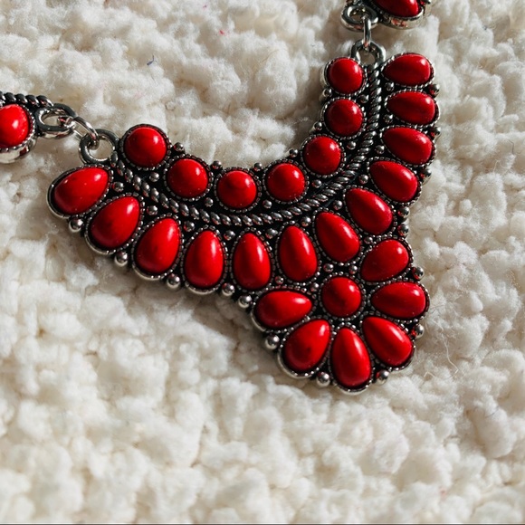 Matching set! Red boho chic necklace and earrings - Picture 3 of 3